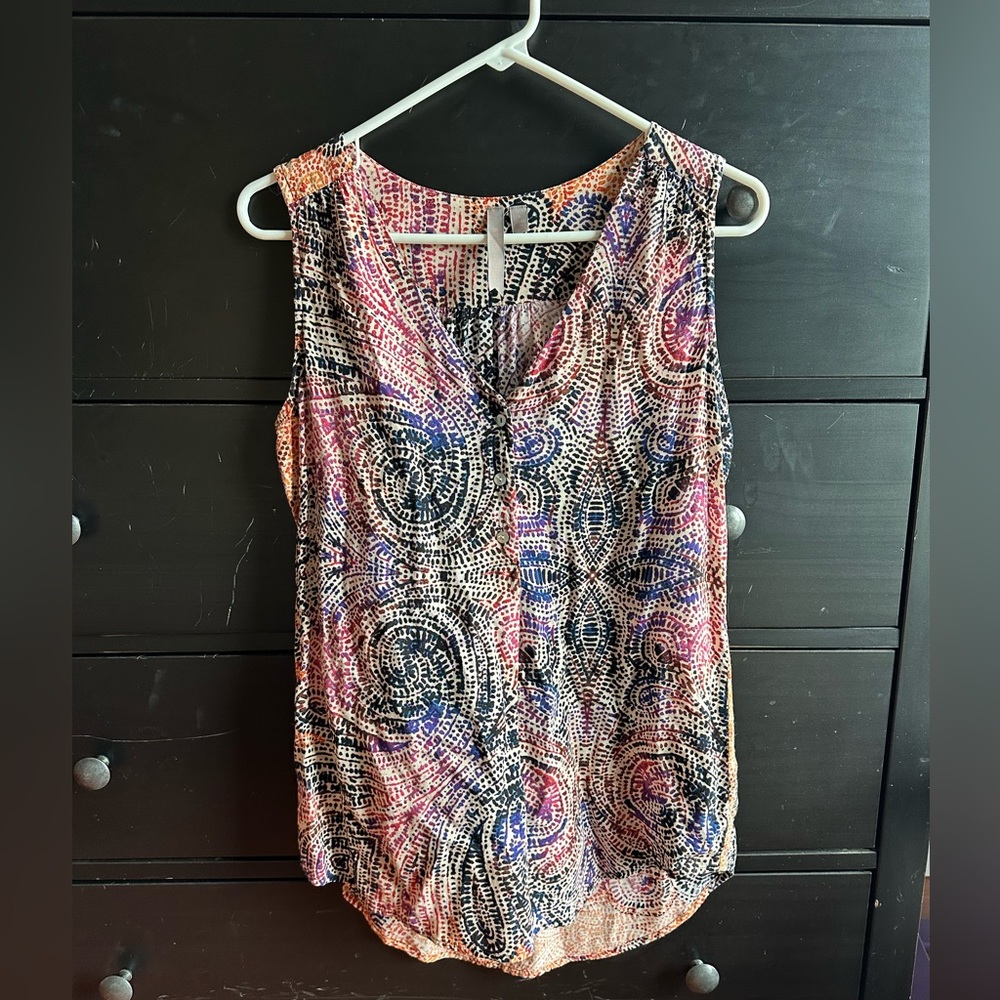 Brina & Em - Patterned Sleeveless Buttoned Top